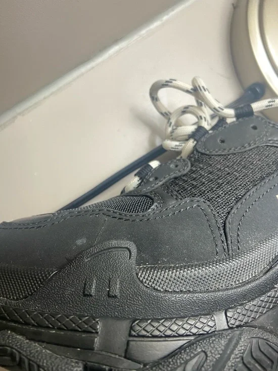 Authentic Balenciaga Triple S sneakers - Picture 5 of 9